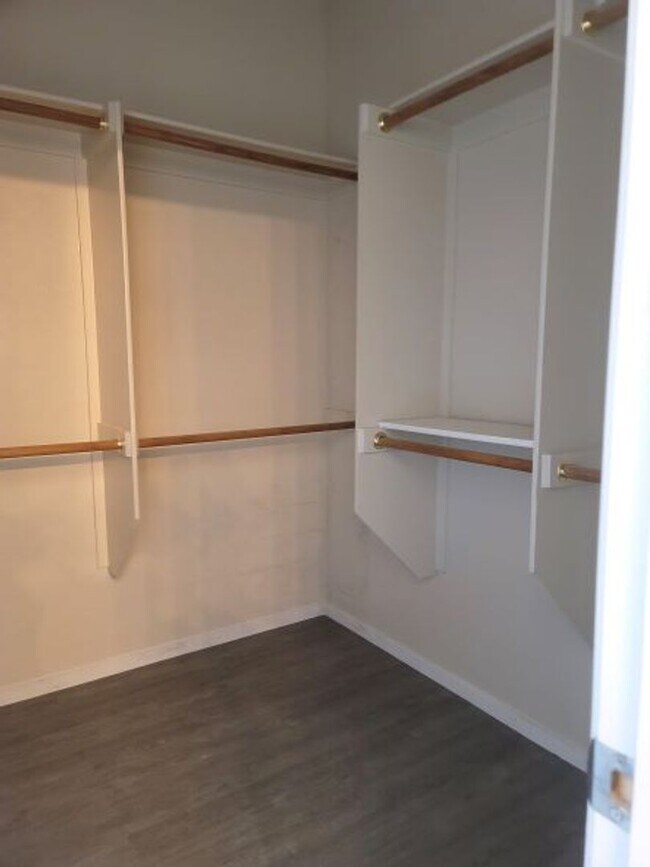Building Photo - Single story with lots of tile in living a...