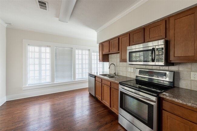 Building Photo - 608 Avondale St