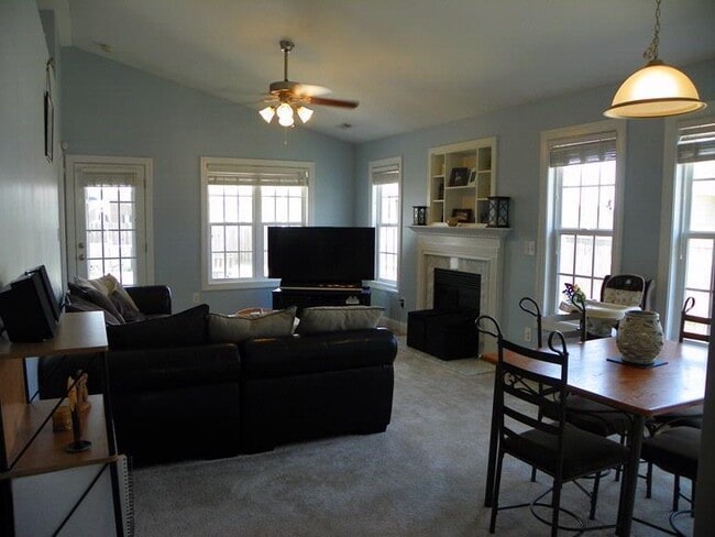 Building Photo - 4112 Huntsmoor Ln