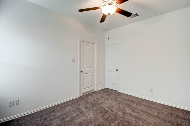 Building Photo - 2323 Green Kale Dr