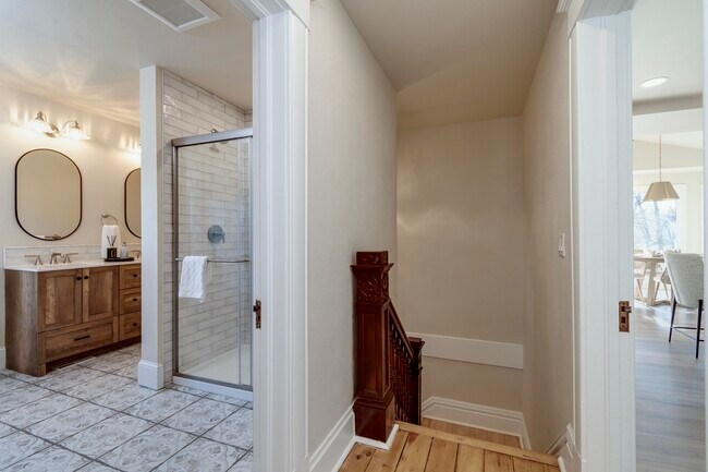 Building Photo - 7223 University Ave