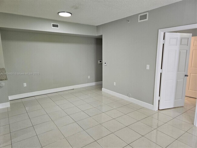 Building Photo - 2320 E Preserve Way