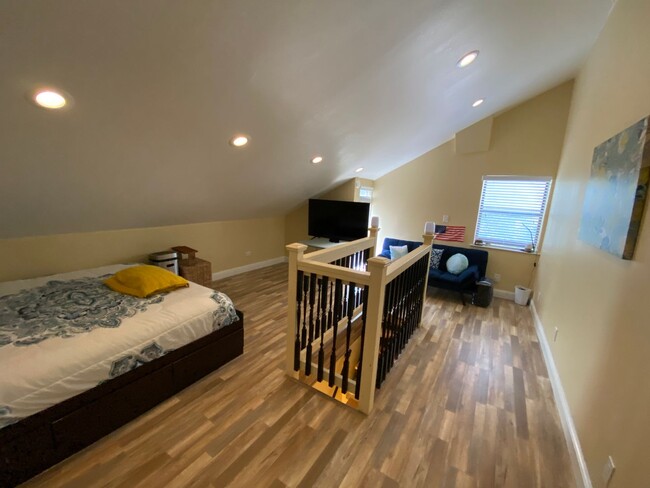 Building Photo - Seasonal Furnished Rental