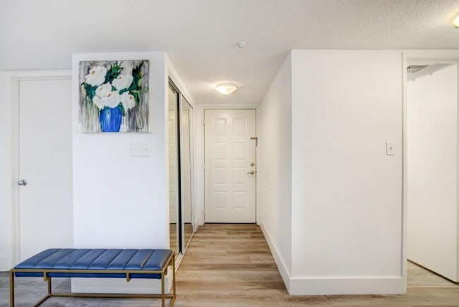 Building Photo - 1915 Lavers Cir