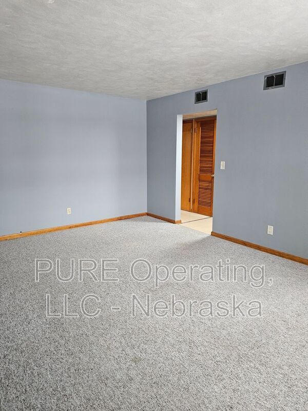 Building Photo - 2205 Lindyview Rd