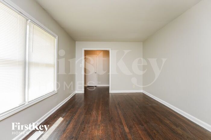 Building Photo - 1371 David Cir
