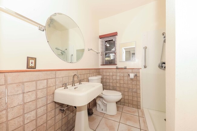 Building Photo - 3875 Pine St