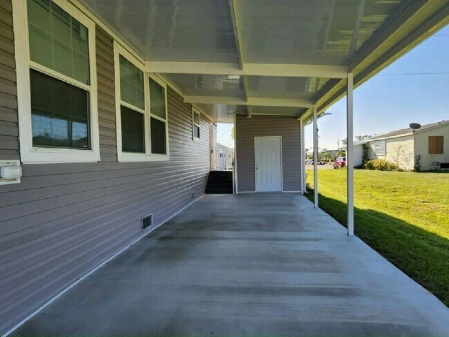 Building Photo - 214 Gazelle Dr