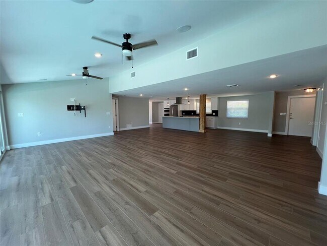 Building Photo - 935 Contento St