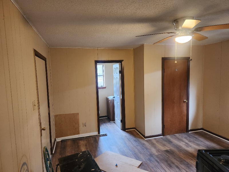 Building Photo - 2117 S Maple St