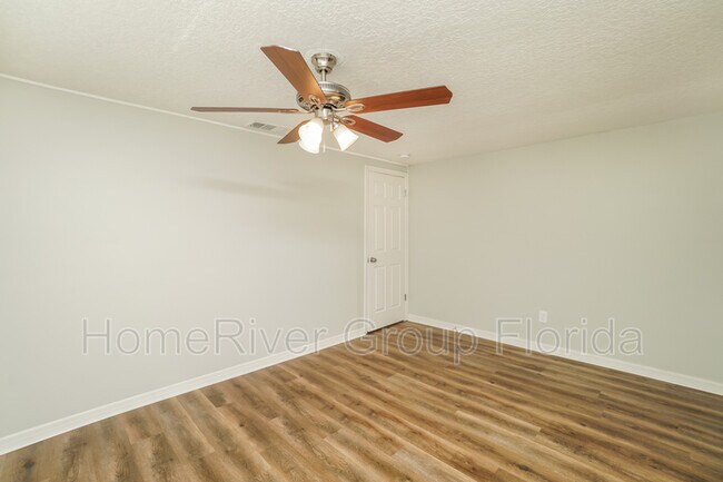 Building Photo - 6646 Lenoir Dr