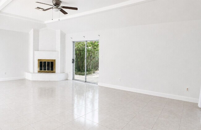Building Photo - 11118 High Star Dr