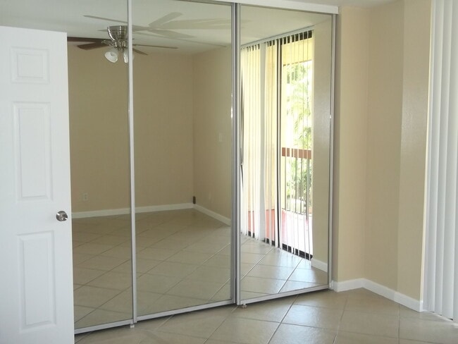 Building Photo - 767 SE 1st Way