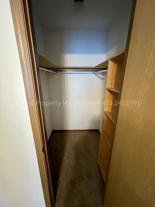Building Photo - 1200 Fianna Pl Ct