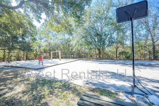 Building Photo - 415 Parkdale Dr