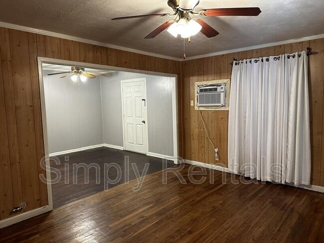 Building Photo - Kingston Rd 906