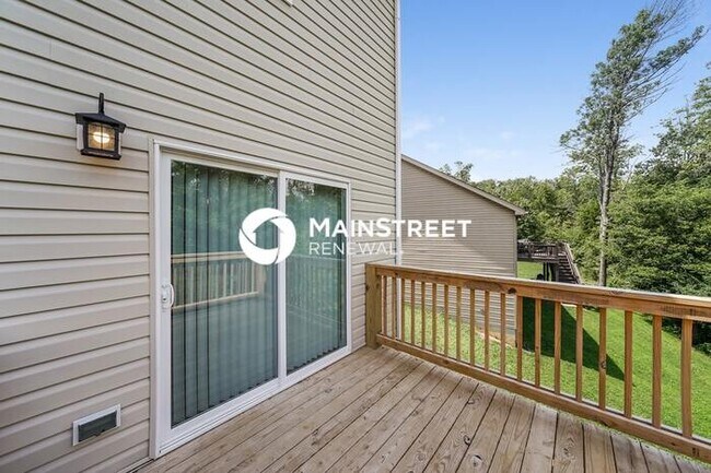 Building Photo - 4 Bedroom Pet-Friendly Home in Louisville,...