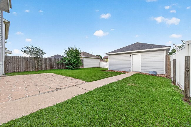 Building Photo - 6247 Settlers Lake Cir E