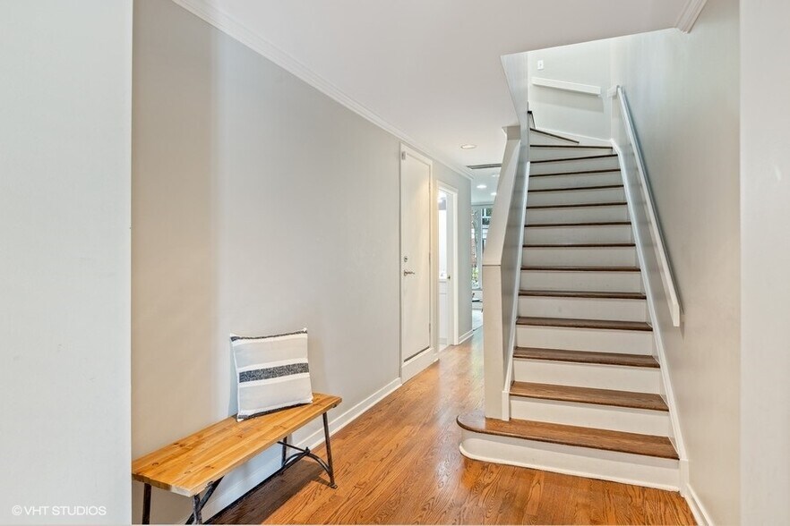 Building Photo - 2675 N Greenview Ave