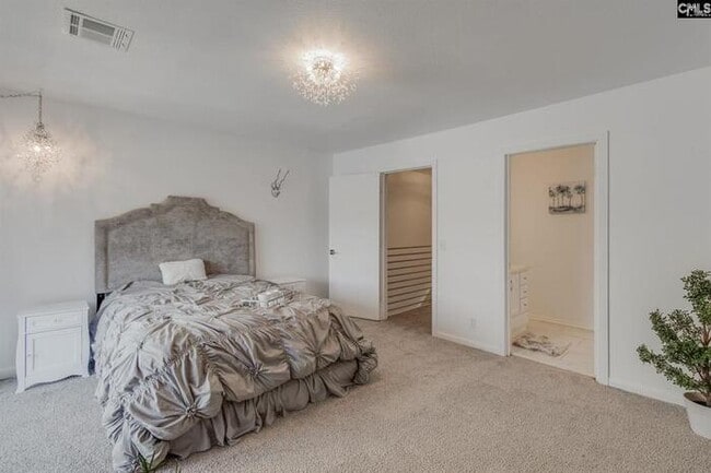 Building Photo - 8 Royalgate Dr