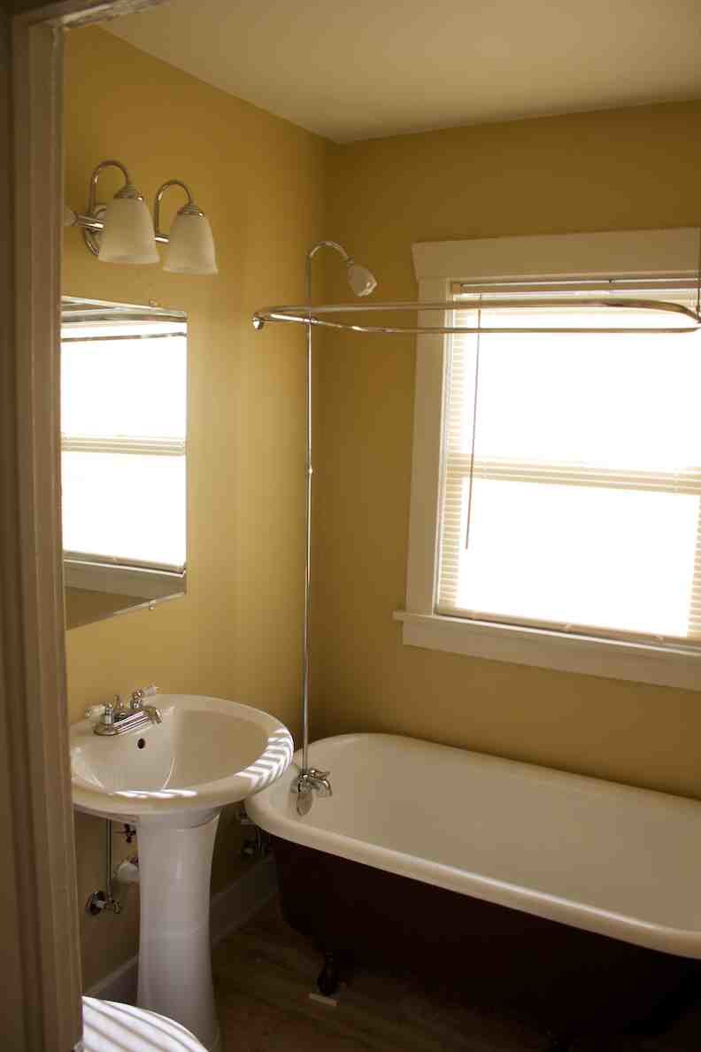 Bathroom - 221 W 38th St