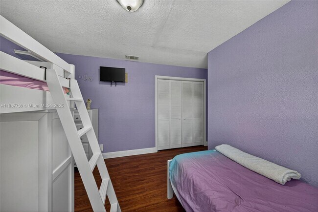 Building Photo - 10751 SW 26th Ct