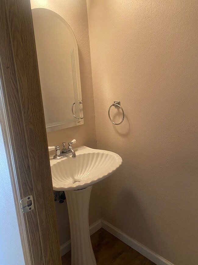 Building Photo - Charming 2 Bed/1.5 Townhome in Fabulous Lafayette Location!