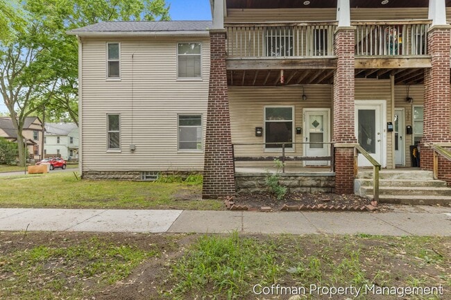 Building Photo - 1545 Queen Ave NE