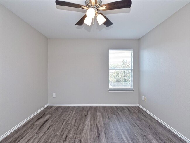 Building Photo - 1172 Shadow Creek Blvd