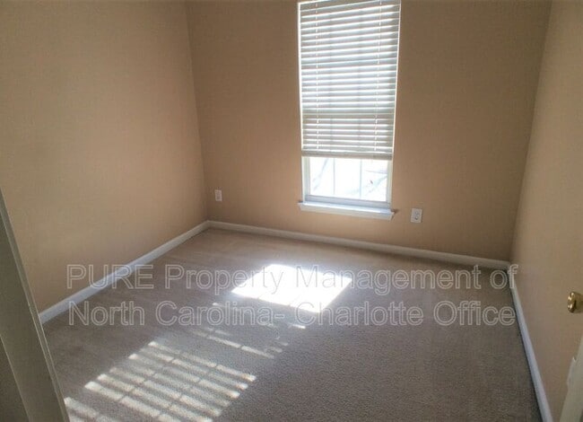 Building Photo - 18040 Delmas Dr