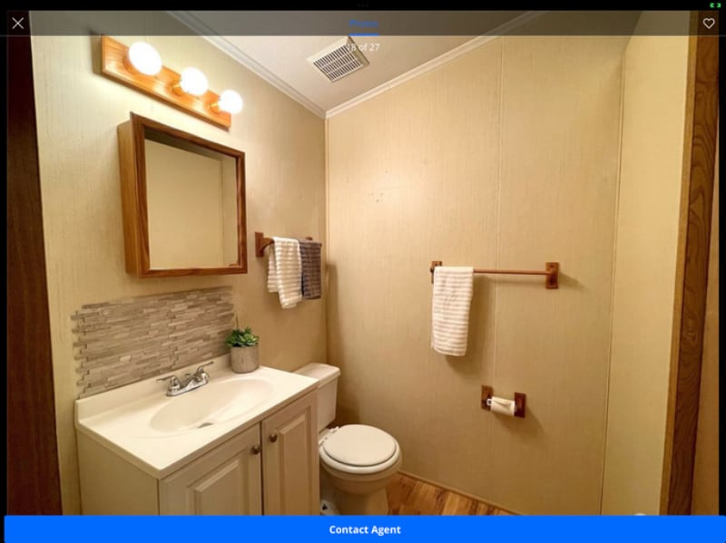 Building Photo - 2061 Victoria