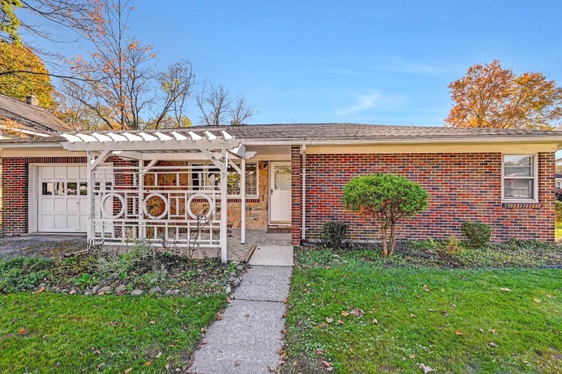 Building Photo - 819 Fairview Ave