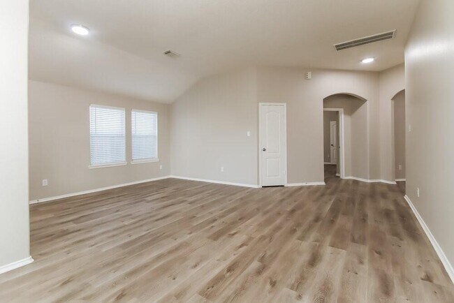 Building Photo - 7543 Summer Dale Dr