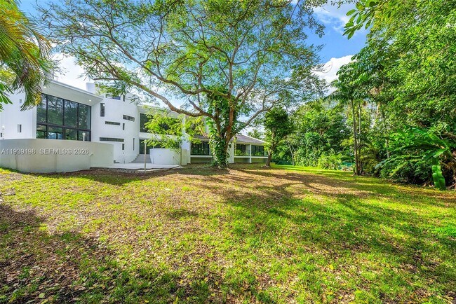 Building Photo - 7540 Los Pinos Blvd