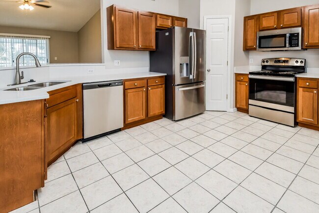 Building Photo - 65 Reeding Ridge Dr W