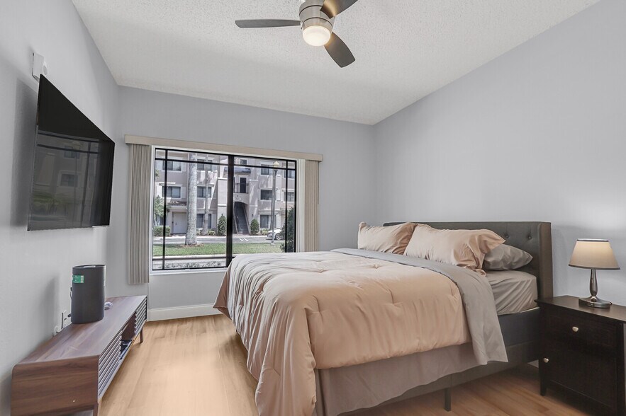 Building Photo - 2803 Sarento Pl