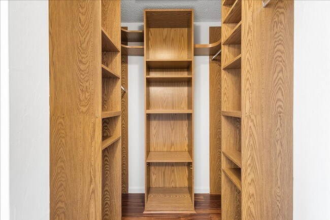 Building Photo - 3031 Flora Vista