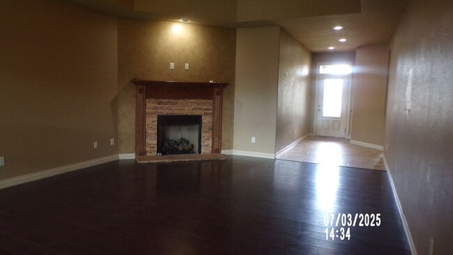Building Photo - Fantastic home located in Eastlake Addition