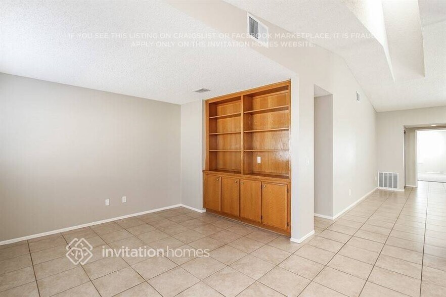 Building Photo - 23288 Lena St