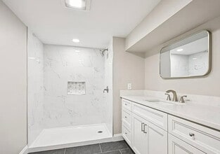 Building Photo - 711 E Butler Pike