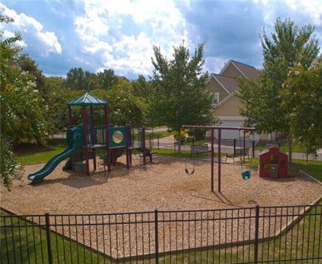 Building Photo - Stunning rental home in beautiful Ardrey Crest