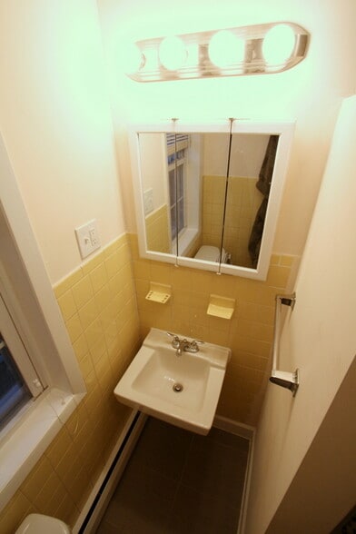 Building Photo - 4518 Van Kirk St