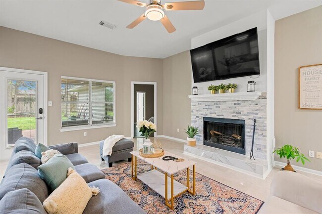 Building Photo - 6719 Woodland Oaks