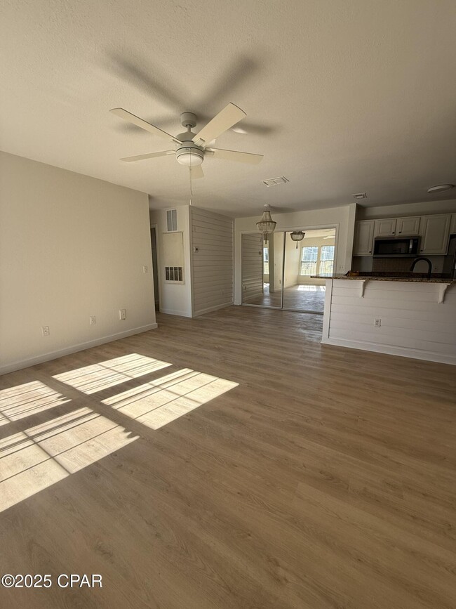 Building Photo - 1001 Lighthouse Rd