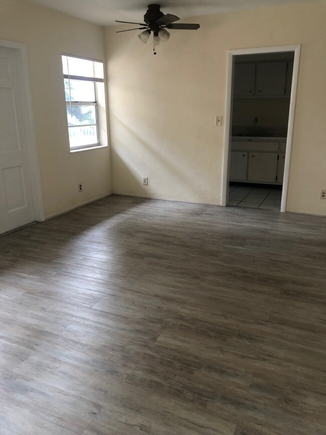 dining room - 4900 Bayview Dr
