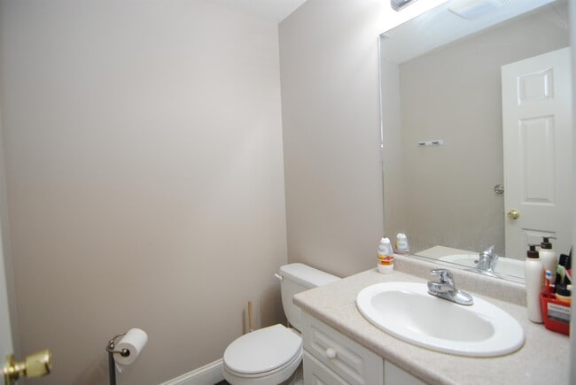 Building Photo - 3 Maple Ridge Dr