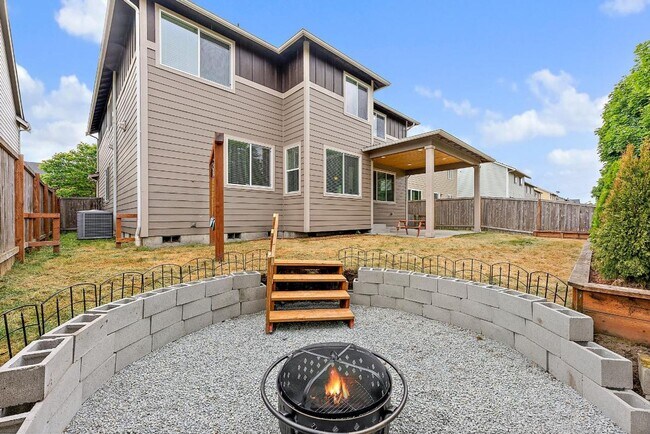 Building Photo - 15592 Chad Dr SE