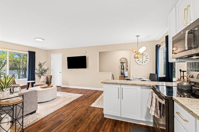 Building Photo - 18435 Sharon Ln