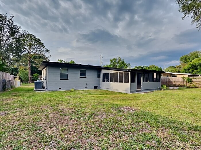 Building Photo - 6446 Burgundy Rd S