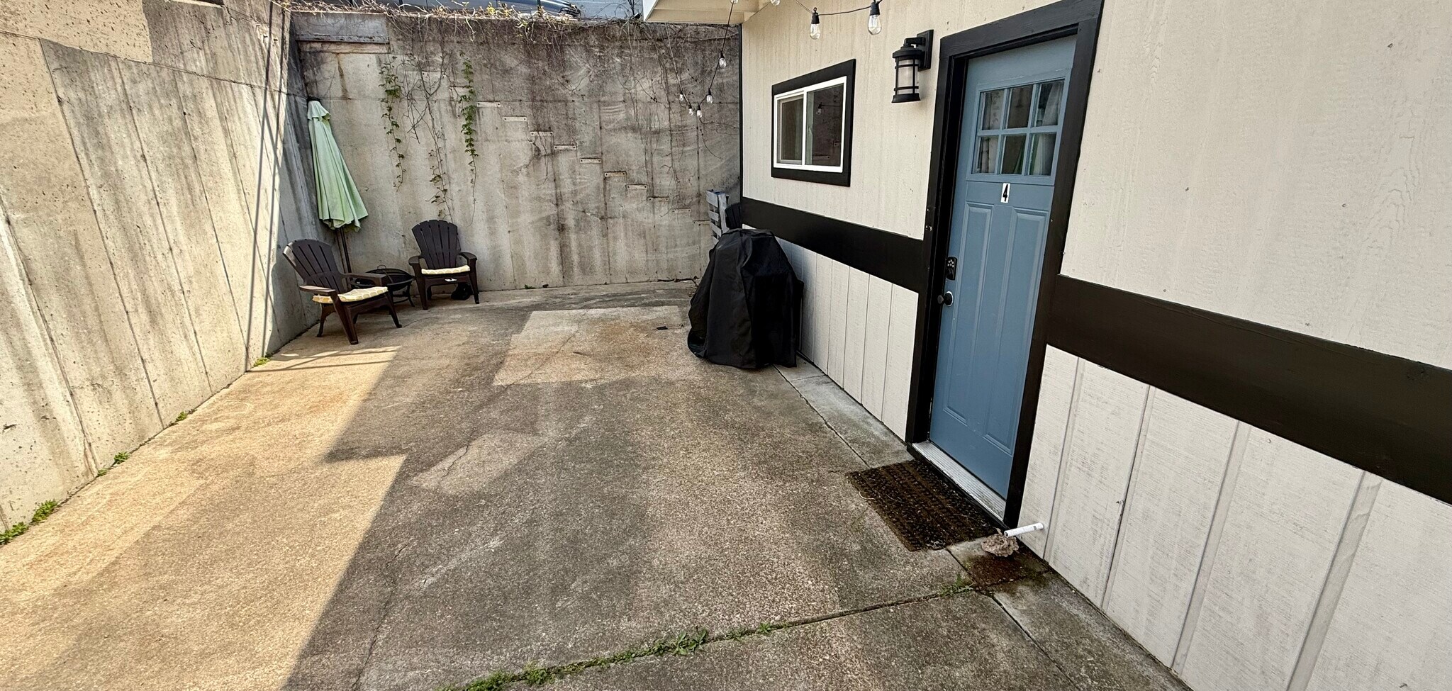 Building Photo - 475 S Hickory St